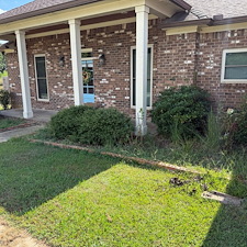 Professional-Flowerbed-Maintenance-Shrub-Trimming-in-Oxford-MS-1 0